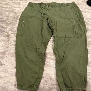 Loft women’s Olive Green Casual Cargo Pants size 10